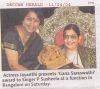 Jayanthi presenting Gaana Saraswathi Award